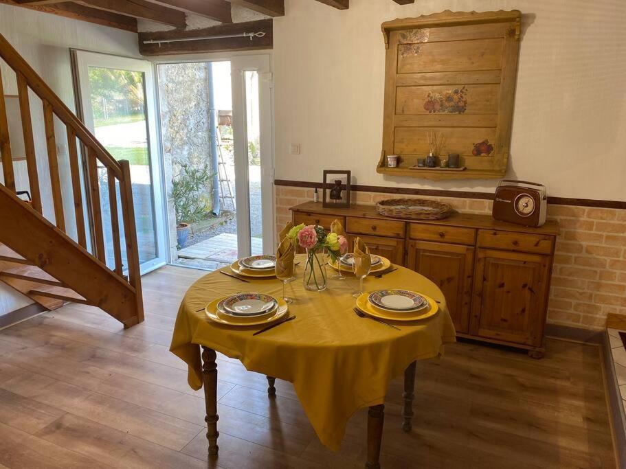 De L'ebaupin Holiday home *